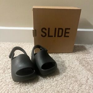 Yeezy slides infants Onyx size 3